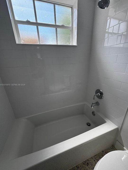 For Rent: $1,975 (1 beds, 1 baths, 4814 Square Feet)