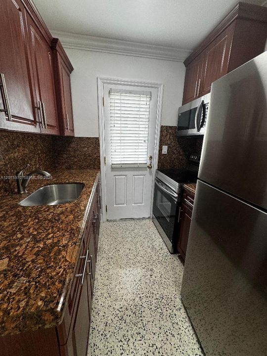 For Rent: $1,975 (1 beds, 1 baths, 4814 Square Feet)