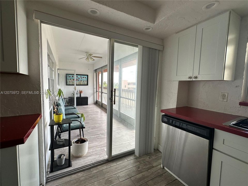 For Rent: $2,225 (2 beds, 2 baths, 1100 Square Feet)
