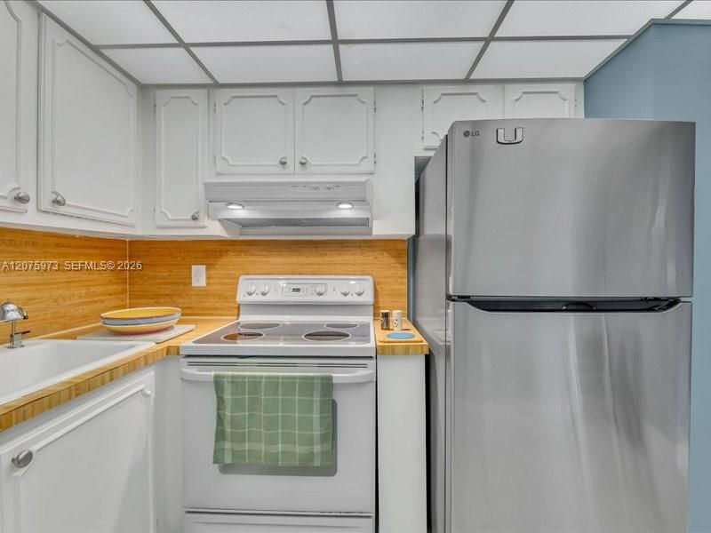 For Sale: $174,900 (1 beds, 1 baths, 768 Square Feet)