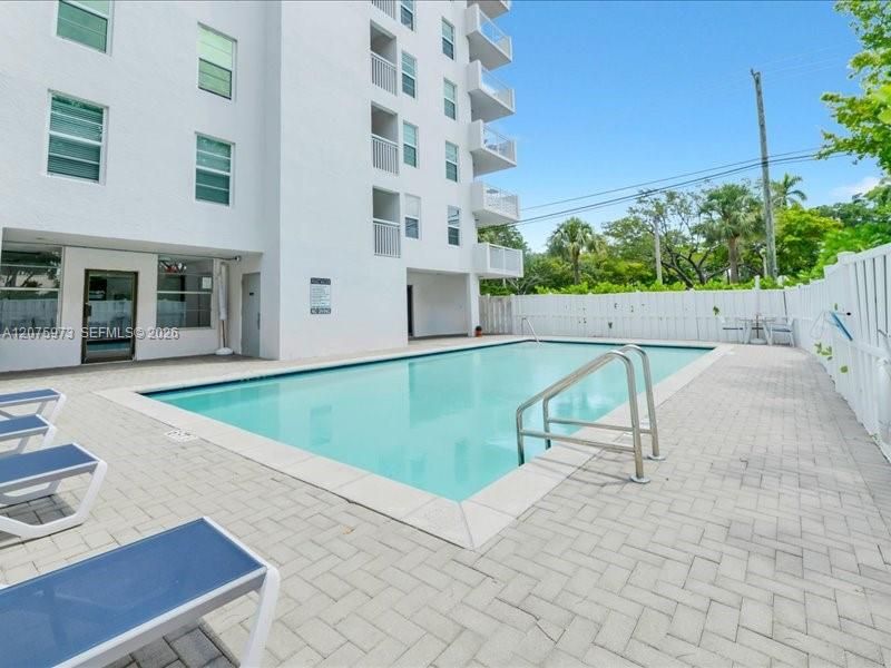 For Sale: $174,900 (1 beds, 1 baths, 768 Square Feet)