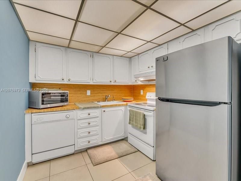 For Sale: $174,900 (1 beds, 1 baths, 768 Square Feet)