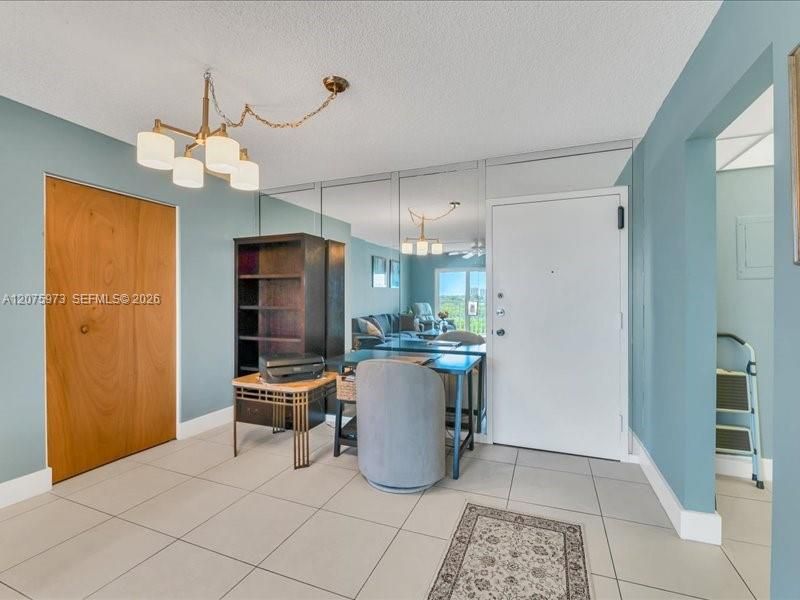 For Sale: $174,900 (1 beds, 1 baths, 768 Square Feet)