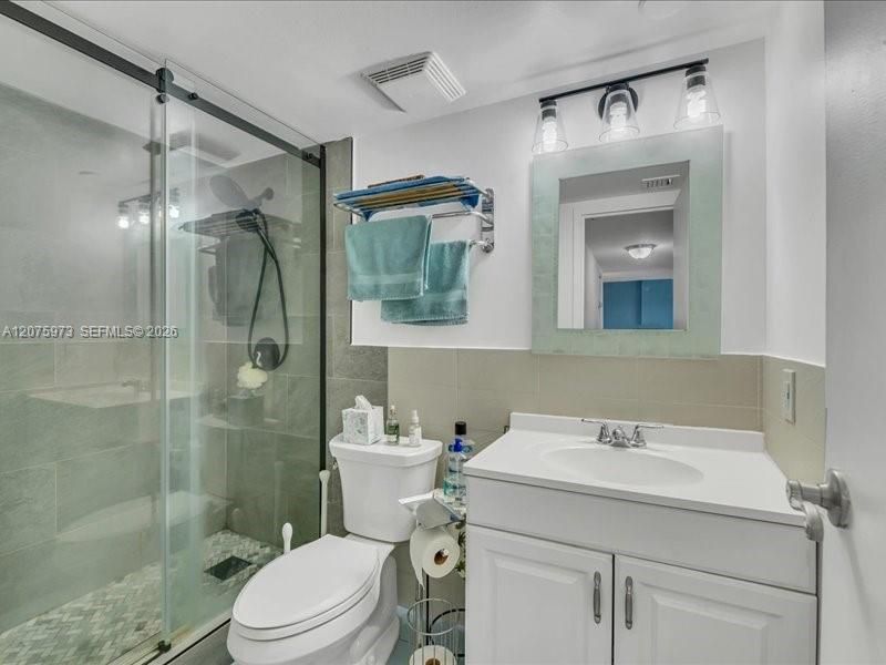For Sale: $174,900 (1 beds, 1 baths, 768 Square Feet)