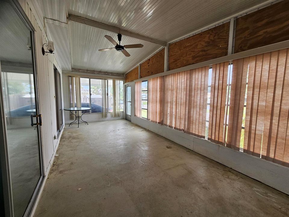8392 SE SKYLARK PHOTO FRONT PORCH 5