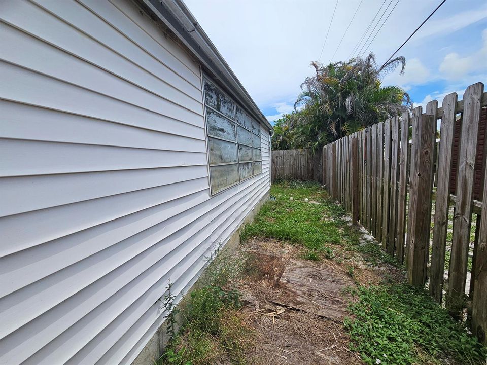 8392 SE SKYLARK PHOTO BACKYARD