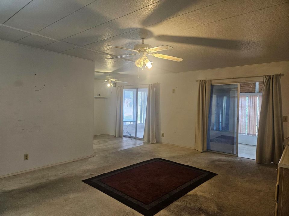 8392 SE SKYLARK PHOTO - LIVING 3