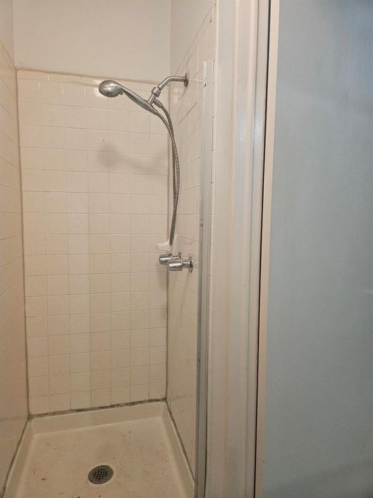 8392 SE SKYLARK PHOTO - P BATH SHOWER
