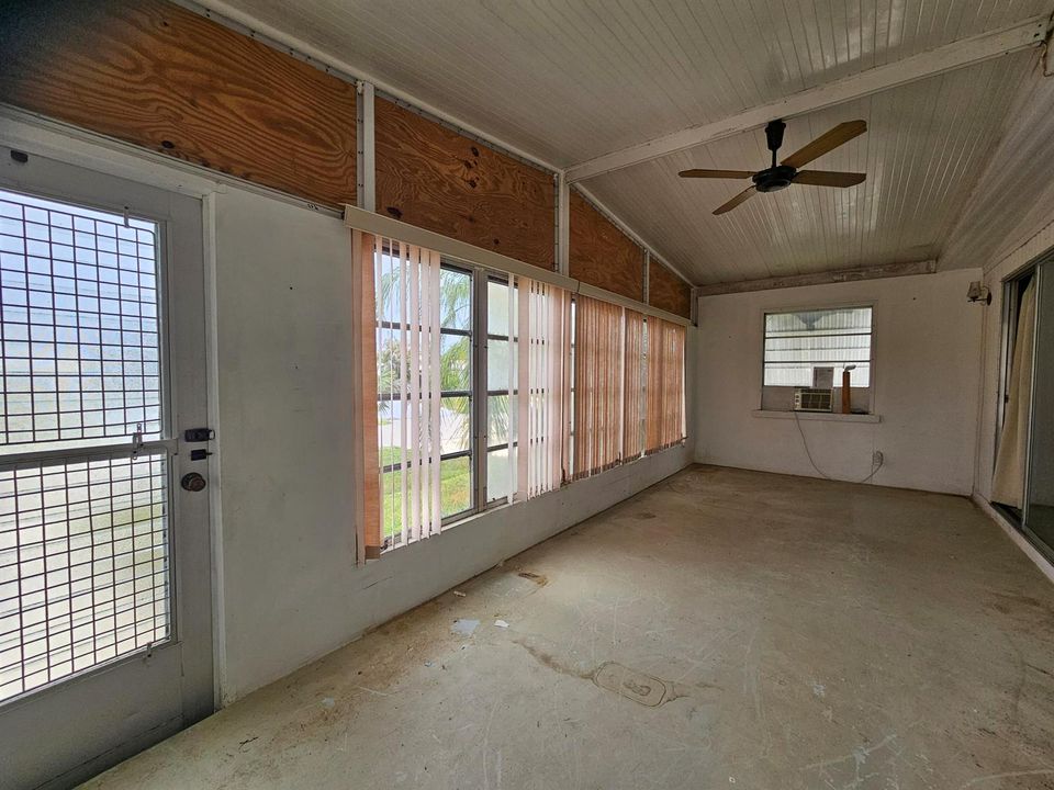 8392 SE SKYLARK PHOTO FRONT PORCH 7