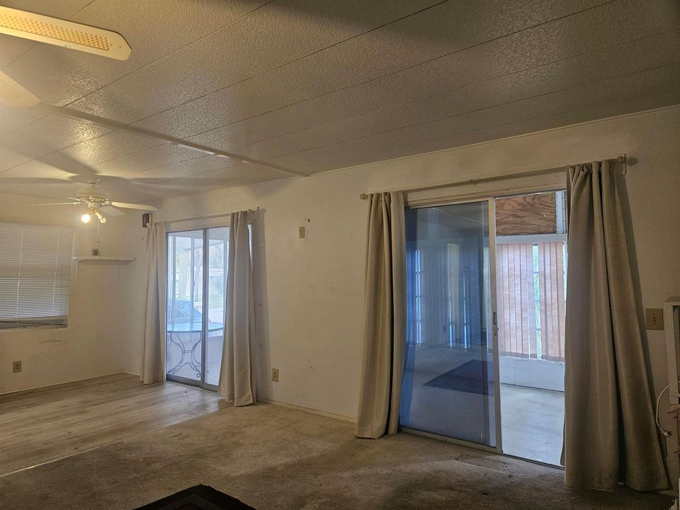 8392 SE SKYLARK PHOTO - DINING 2