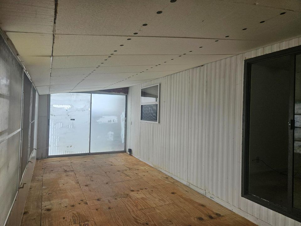 8392 SE SKYLARK PHOTO - BACK PORCH 3