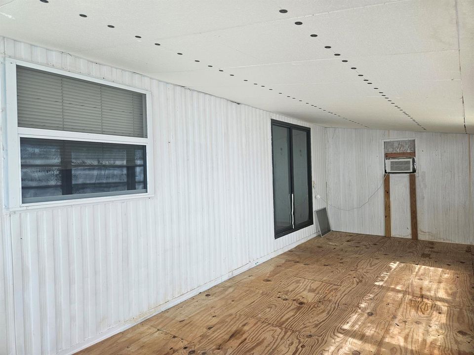 8392 SE SKYLARK PHOTO - BACK PORCH 2