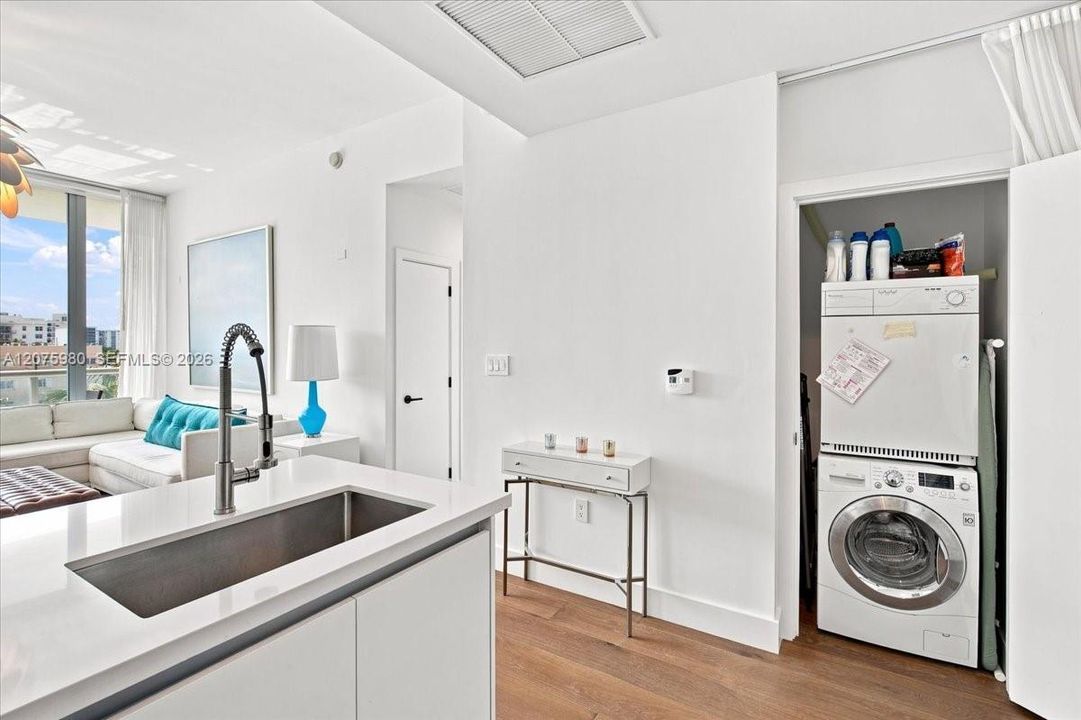 For Rent: $6,500 (2 beds, 2 baths, 1035 Square Feet)