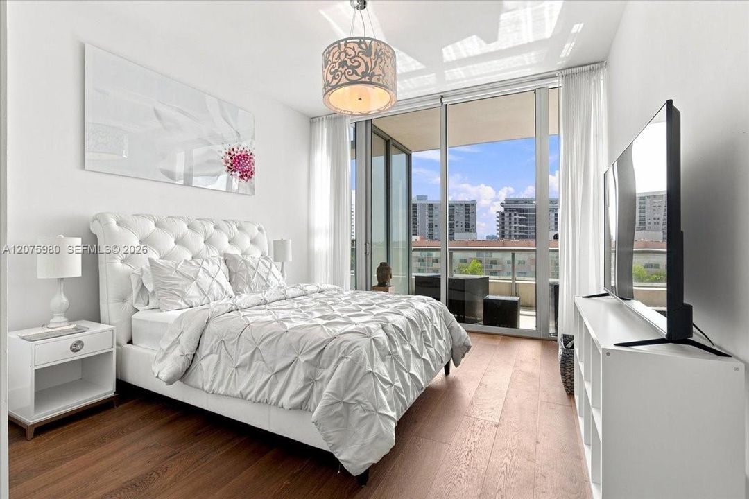 For Rent: $6,500 (2 beds, 2 baths, 1035 Square Feet)