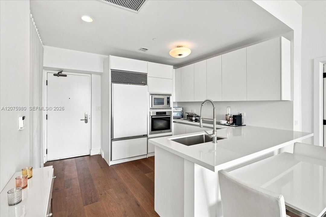 For Rent: $6,500 (2 beds, 2 baths, 1035 Square Feet)