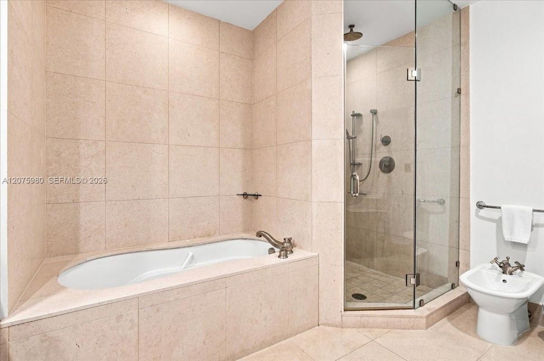 For Rent: $6,500 (2 beds, 2 baths, 1035 Square Feet)