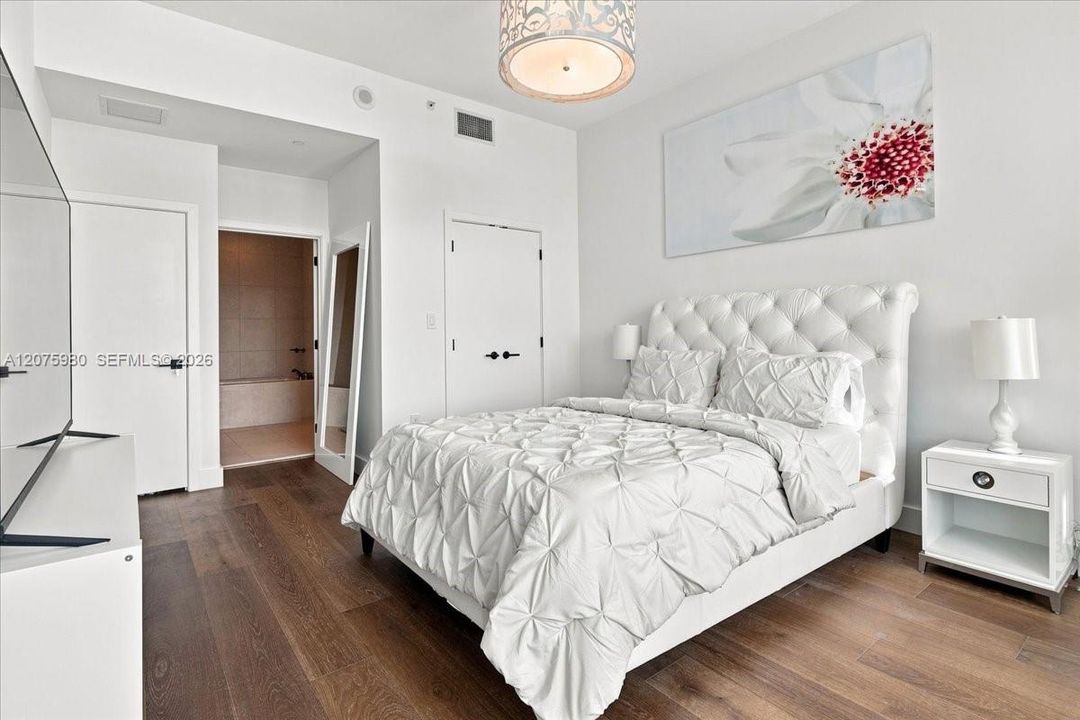For Rent: $6,500 (2 beds, 2 baths, 1035 Square Feet)