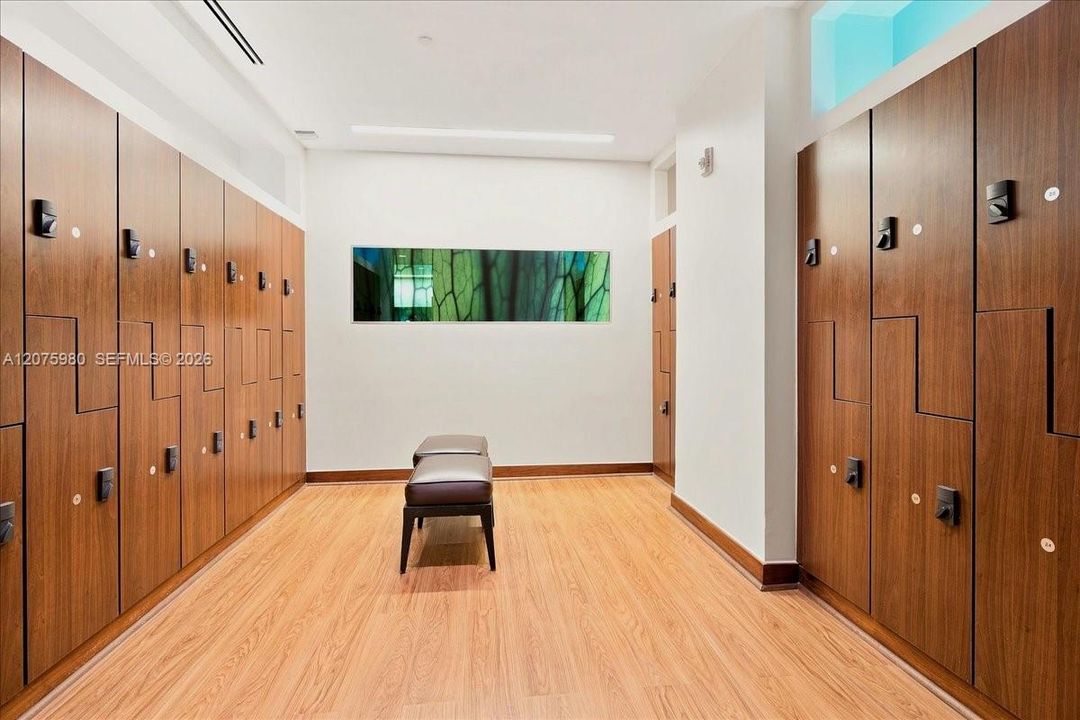For Rent: $6,500 (2 beds, 2 baths, 1035 Square Feet)