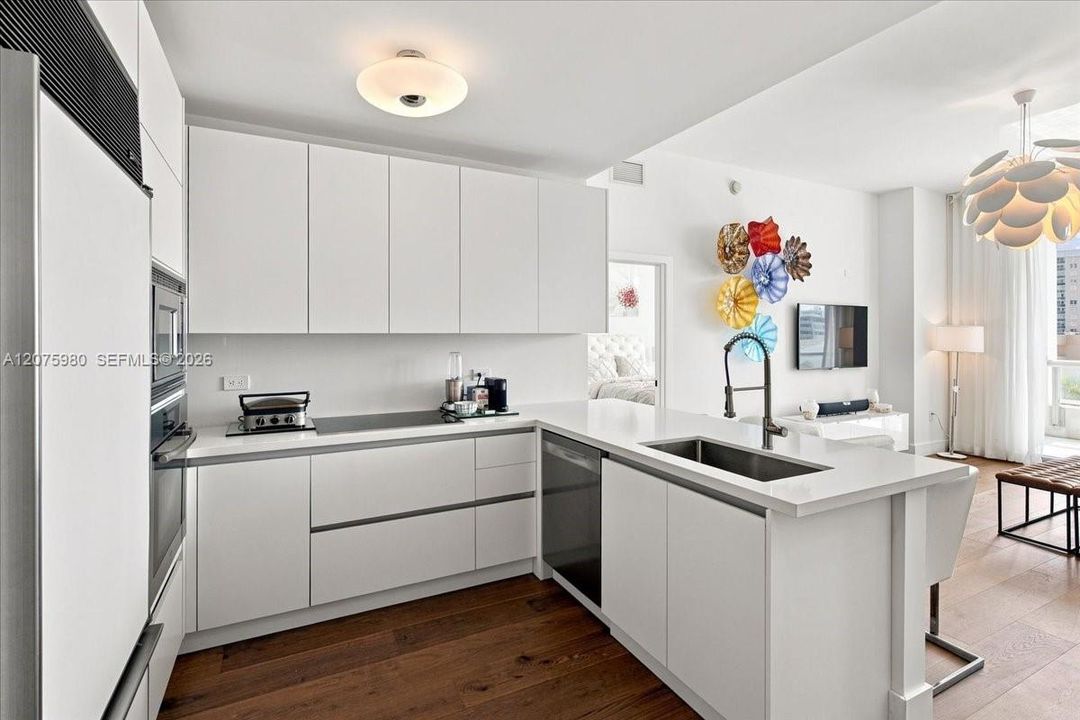 For Rent: $6,500 (2 beds, 2 baths, 1035 Square Feet)