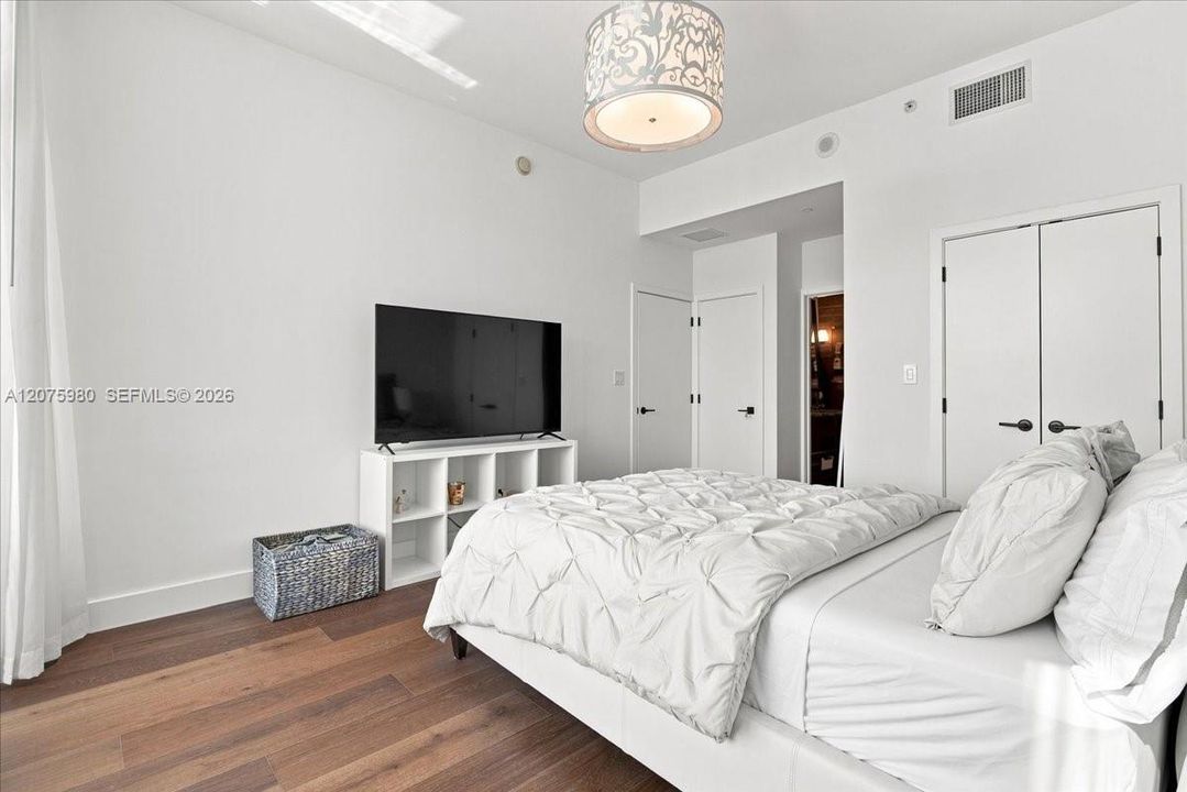 For Rent: $6,500 (2 beds, 2 baths, 1035 Square Feet)