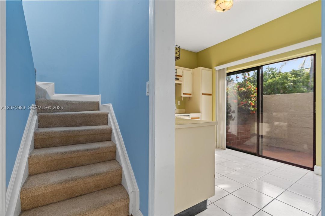 For Sale: $385,000 (2 beds, 1 baths, 1076 Square Feet)