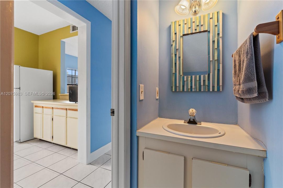 For Sale: $385,000 (2 beds, 1 baths, 1076 Square Feet)