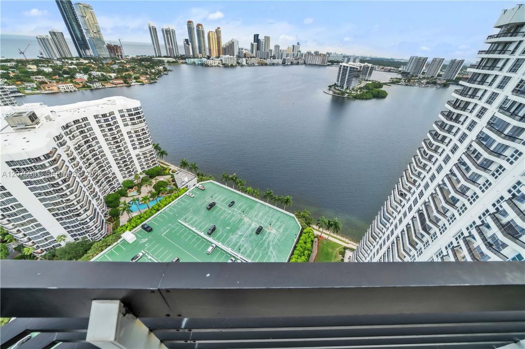 For Rent: $4,300 (2 beds, 2 baths, 1447 Square Feet)