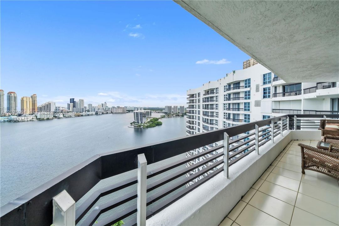 For Rent: $4,300 (2 beds, 2 baths, 1447 Square Feet)
