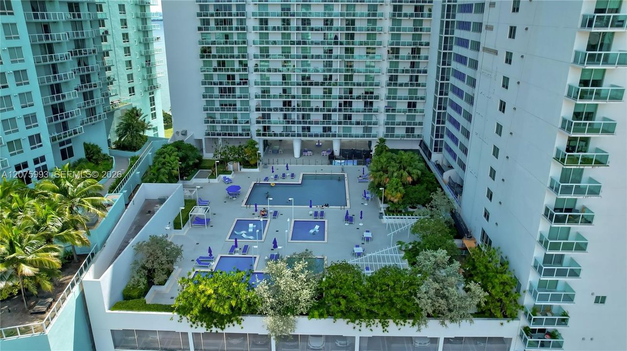 For Rent: $2,850 (1 beds, 1 baths, 839 Square Feet)