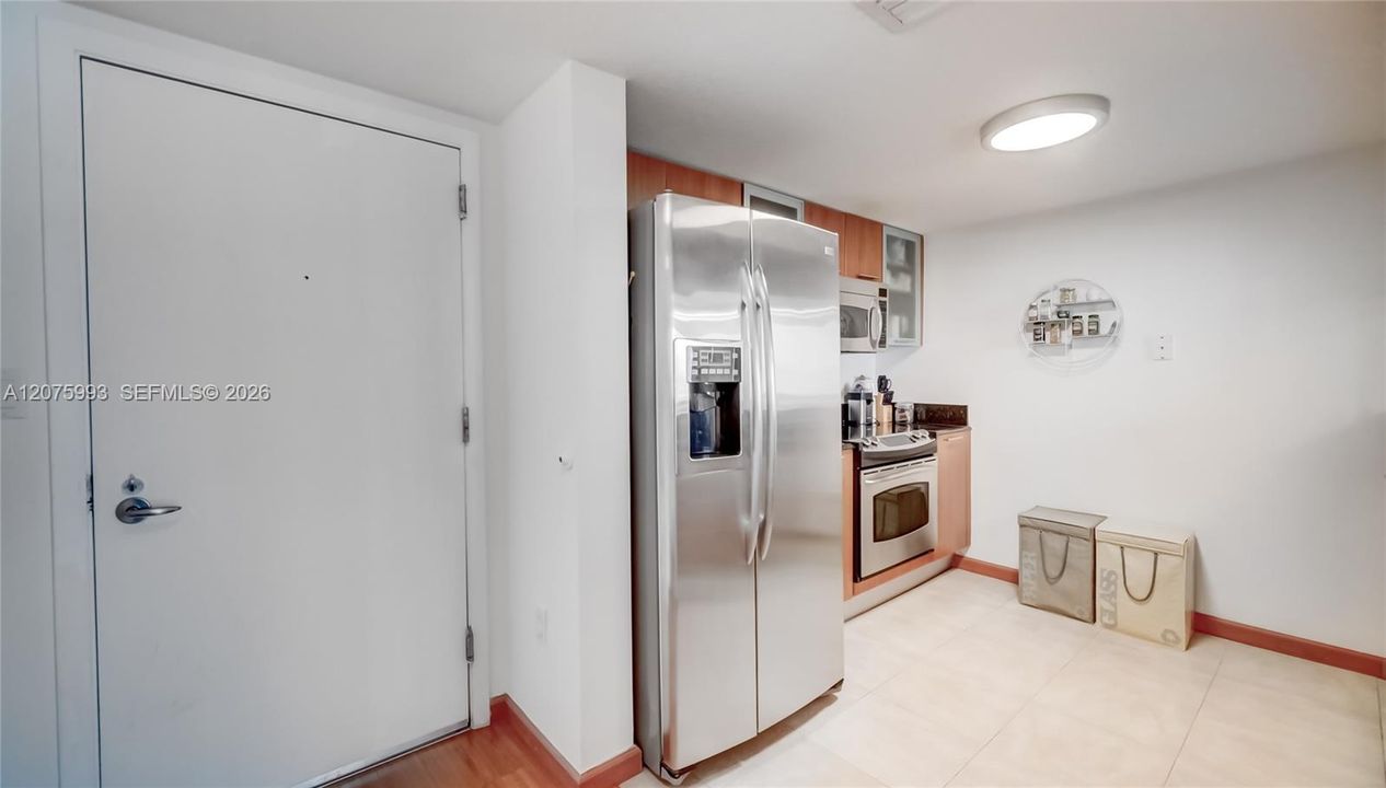 For Rent: $2,850 (1 beds, 1 baths, 839 Square Feet)