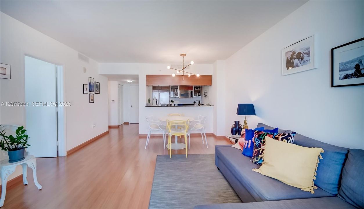 For Rent: $2,850 (1 beds, 1 baths, 839 Square Feet)