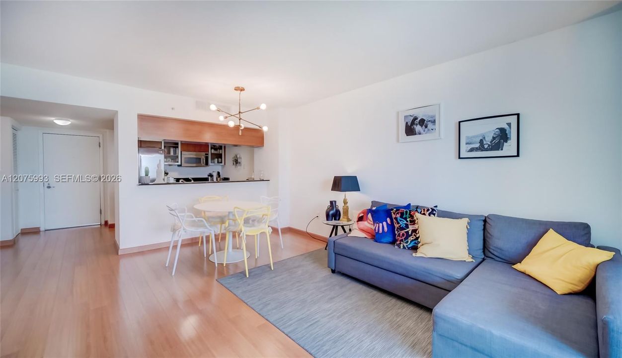 For Rent: $2,850 (1 beds, 1 baths, 839 Square Feet)