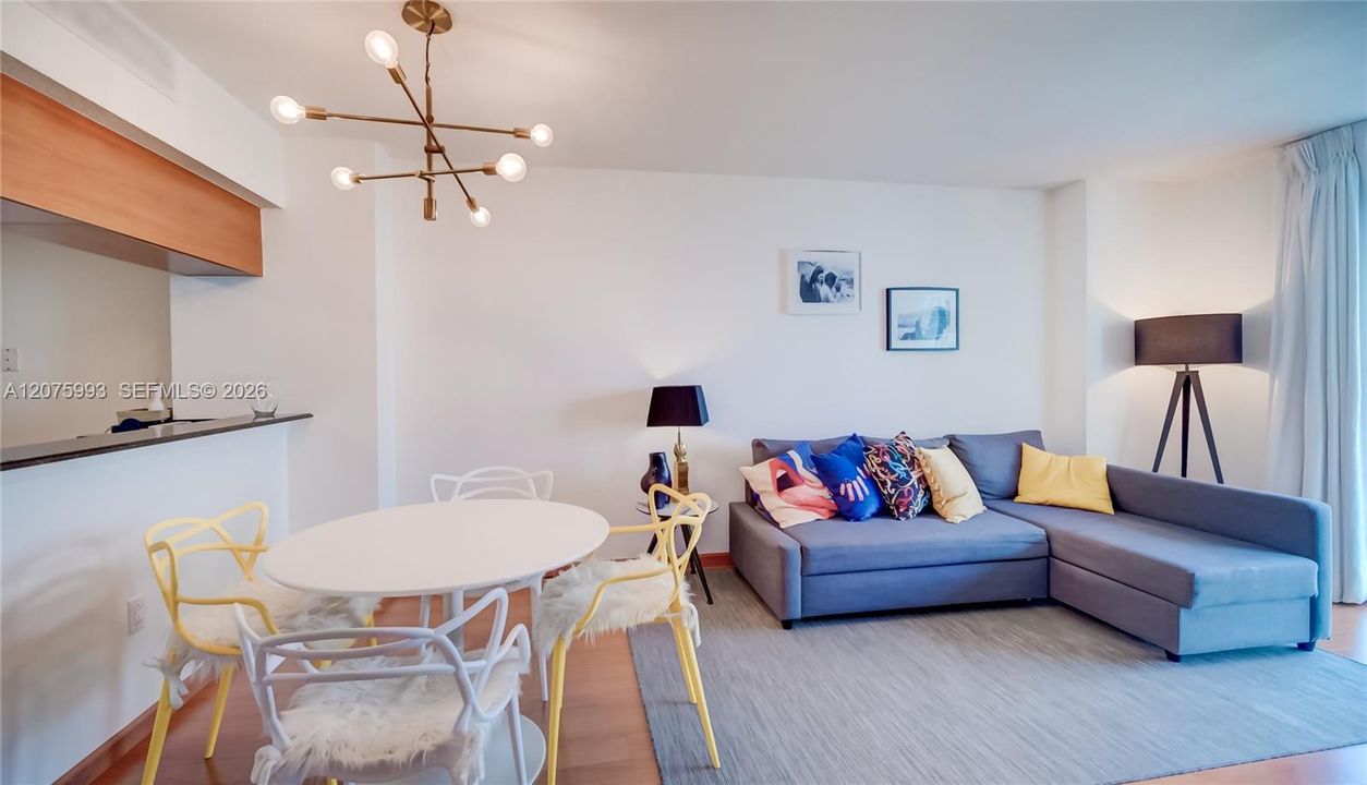 For Rent: $2,850 (1 beds, 1 baths, 839 Square Feet)