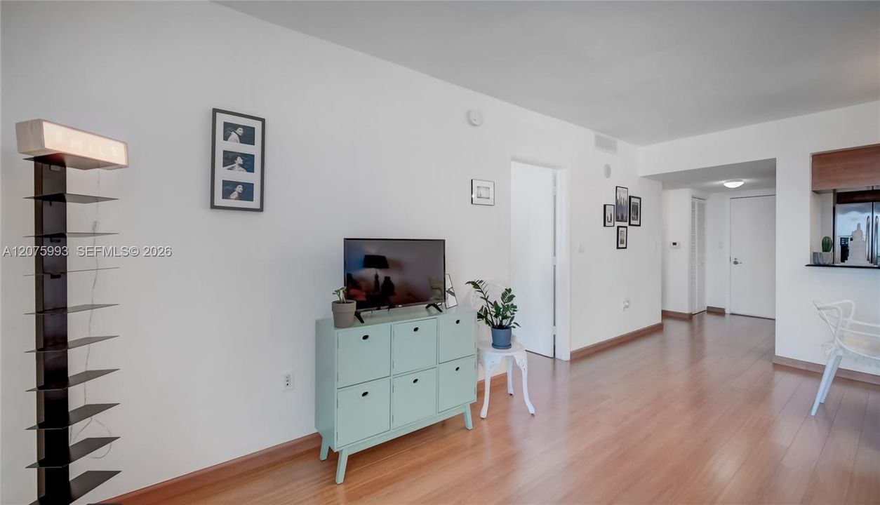 For Rent: $2,850 (1 beds, 1 baths, 839 Square Feet)
