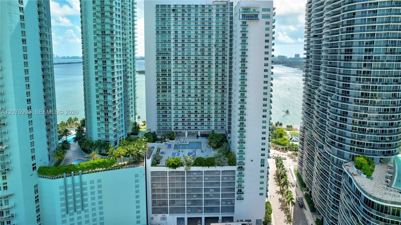 For Rent: $2,850 (1 beds, 1 baths, 839 Square Feet)