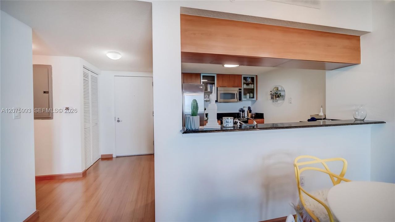 For Rent: $2,850 (1 beds, 1 baths, 839 Square Feet)