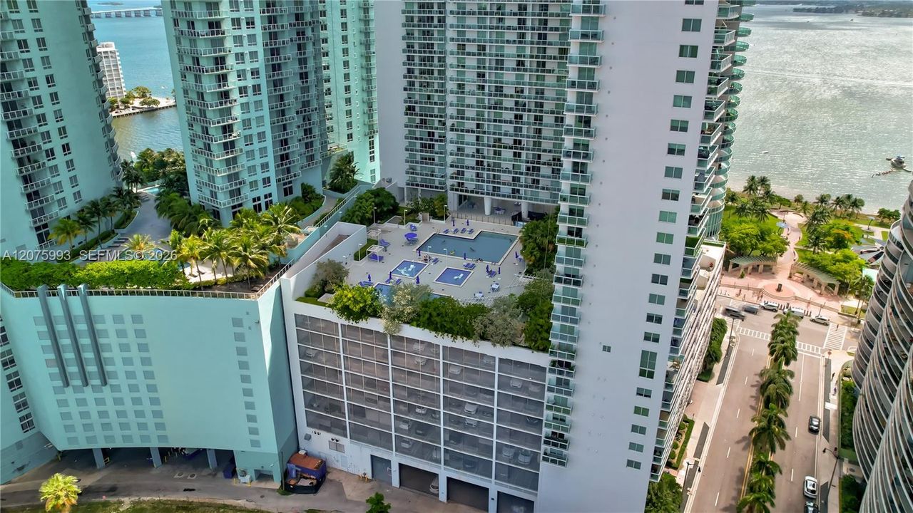 For Rent: $2,850 (1 beds, 1 baths, 839 Square Feet)