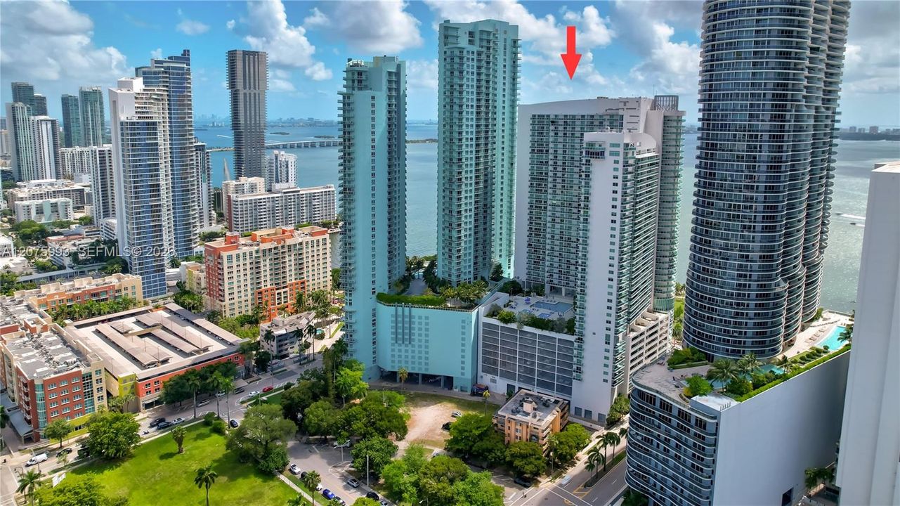For Rent: $2,850 (1 beds, 1 baths, 839 Square Feet)