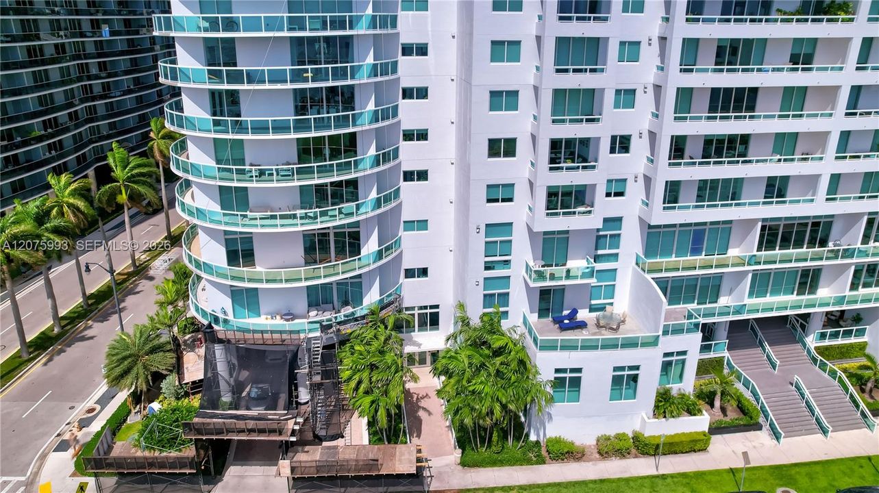 For Rent: $2,850 (1 beds, 1 baths, 839 Square Feet)