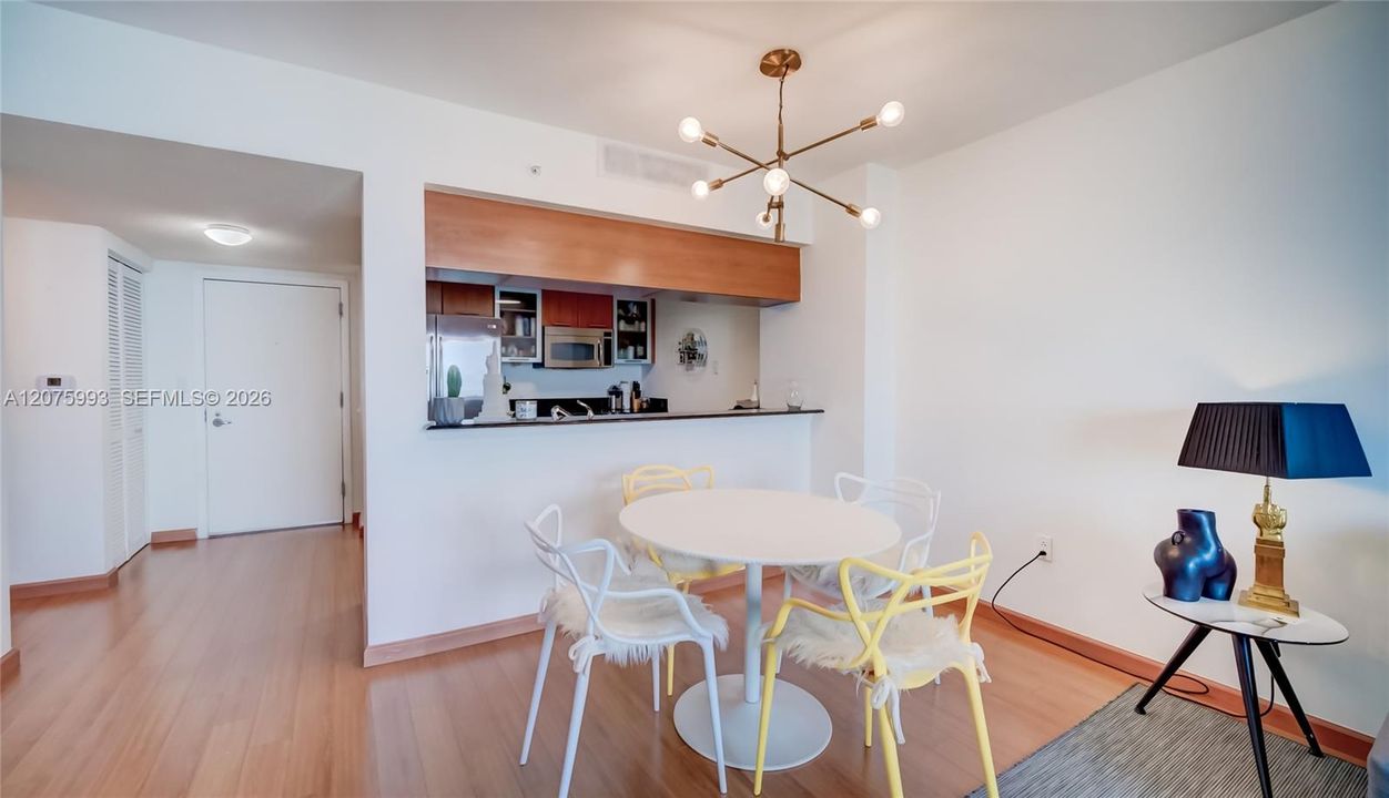 For Rent: $2,850 (1 beds, 1 baths, 839 Square Feet)