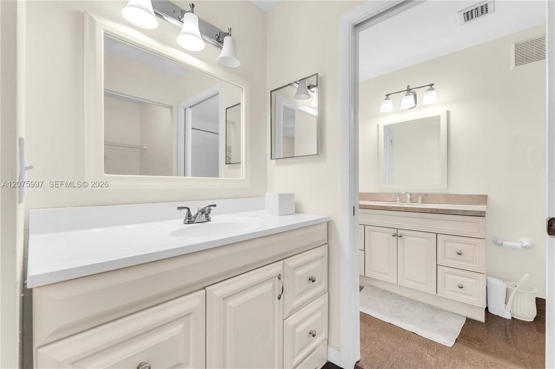 For Sale: $230,000 (1 beds, 1 baths, 610 Square Feet)