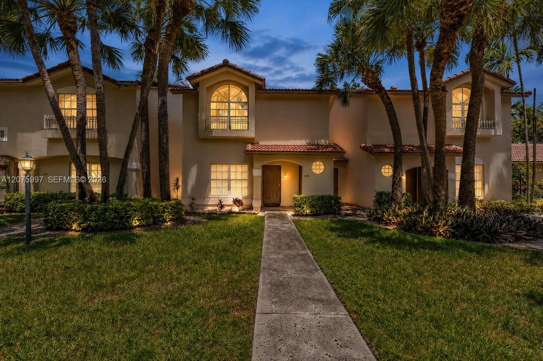 For Sale: $230,000 (1 beds, 1 baths, 610 Square Feet)