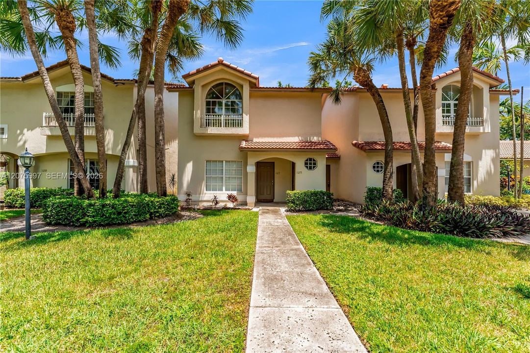 For Sale: $230,000 (1 beds, 1 baths, 610 Square Feet)