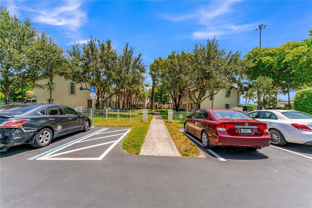 For Sale: $230,000 (1 beds, 1 baths, 610 Square Feet)