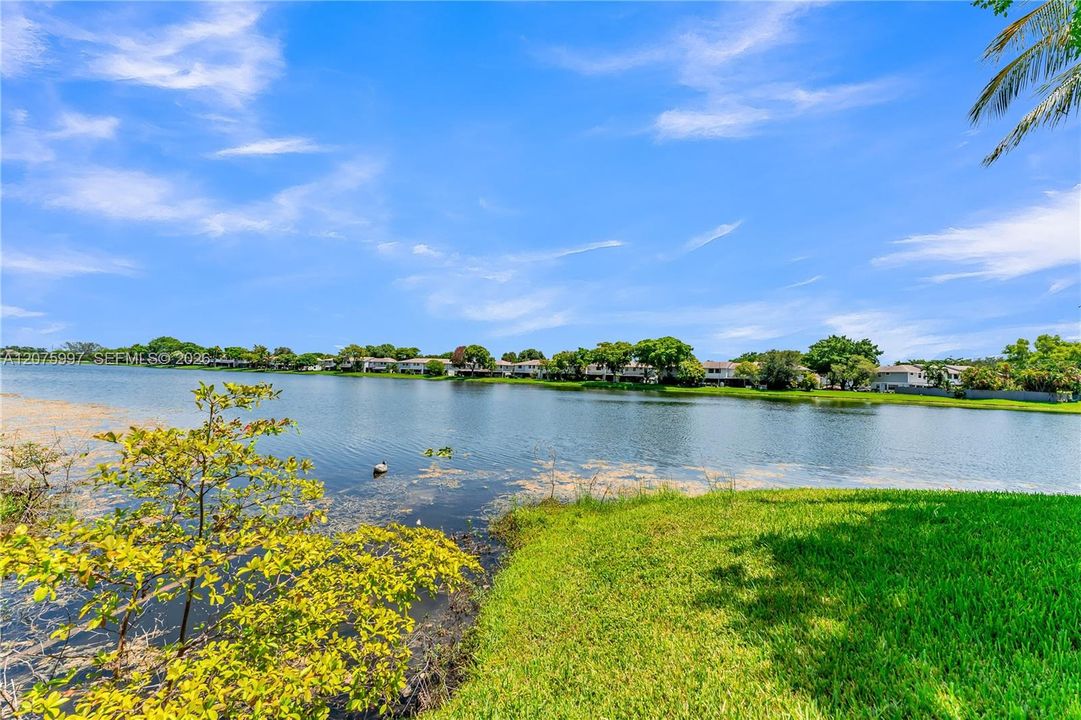 For Sale: $230,000 (1 beds, 1 baths, 610 Square Feet)