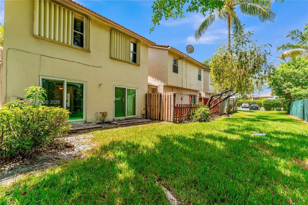 For Sale: $230,000 (1 beds, 1 baths, 610 Square Feet)