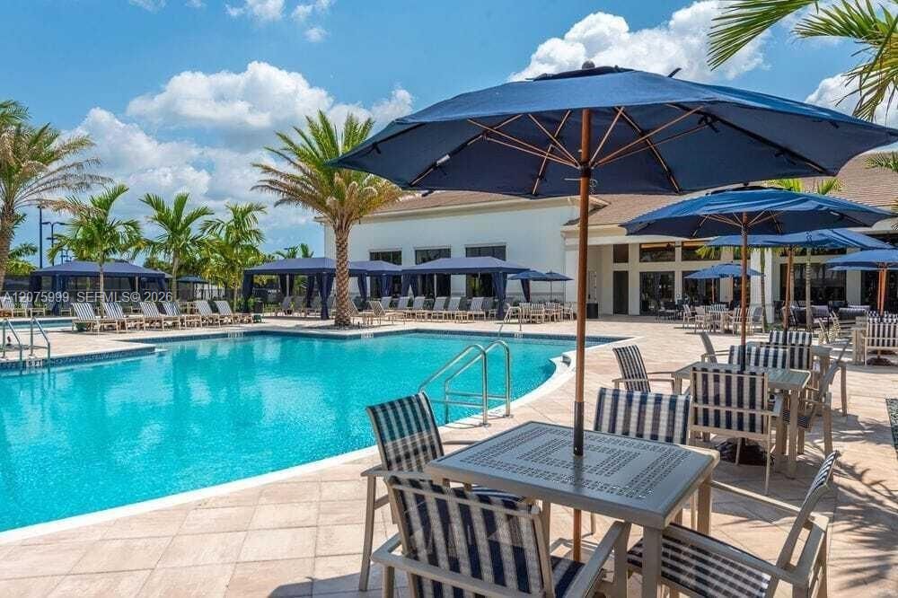 На продажу: $990,000 (3 спален, 2 ванн, 2012 Квадратных фут)