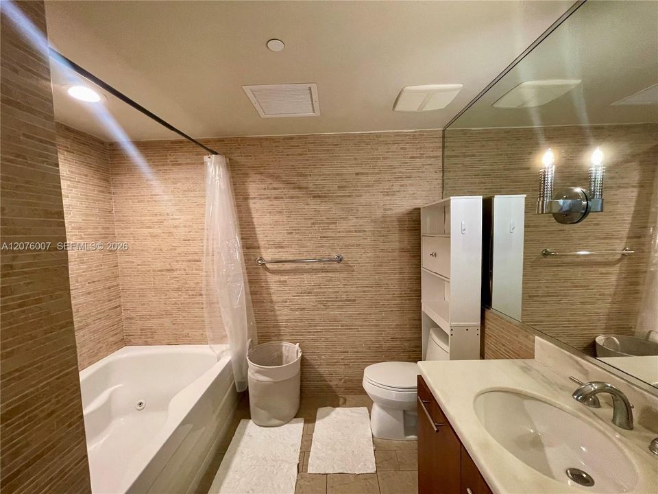 For Rent: $2,200 (0 beds, 1 baths, 449 Square Feet)