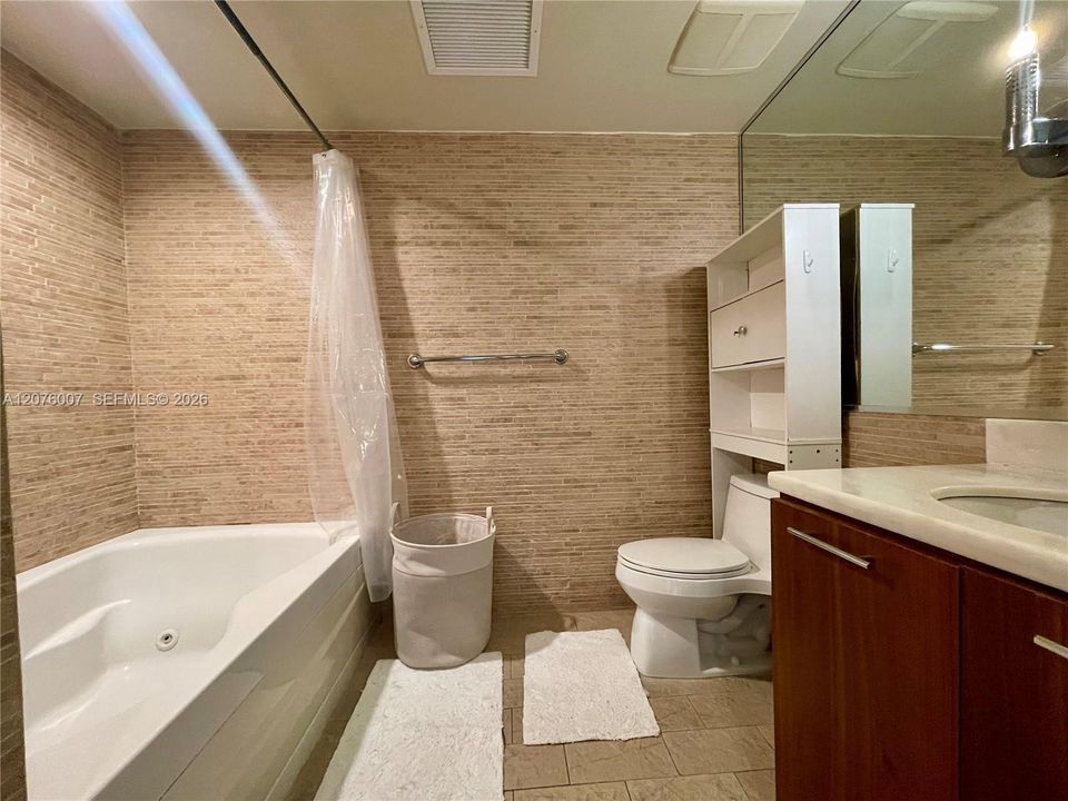 For Rent: $2,200 (0 beds, 1 baths, 449 Square Feet)