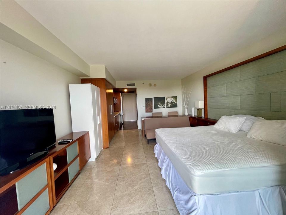For Rent: $2,200 (0 beds, 1 baths, 449 Square Feet)